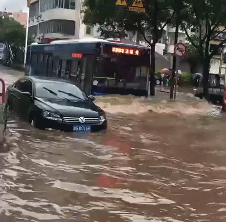 厦门暴雨最新消息，城市应对挑战，居民生活受影响的全面分析